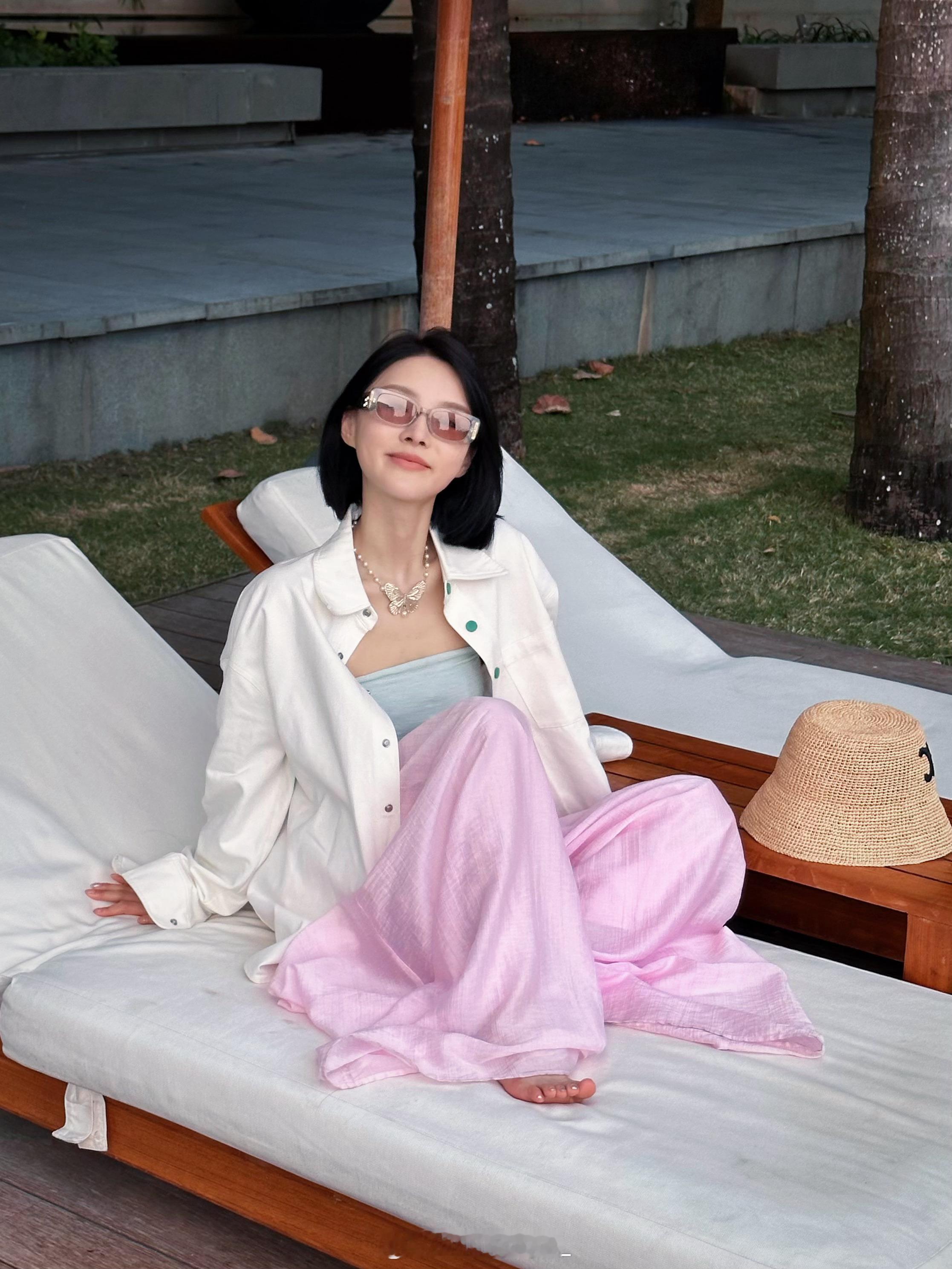 粉里粉气的一天💕不得不说粉色真的是穿搭里又嫩又chic的颜色 ​​​