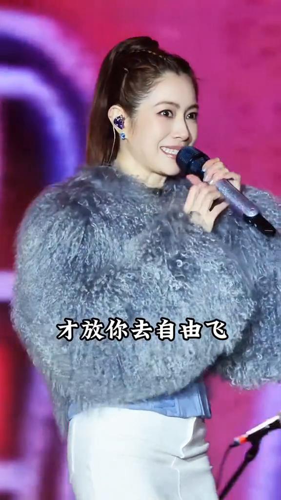 我以为我可以让爱变得很甜美，才发现爱情竟是一场残酷的考验。太愚昧，太依恋，才放你