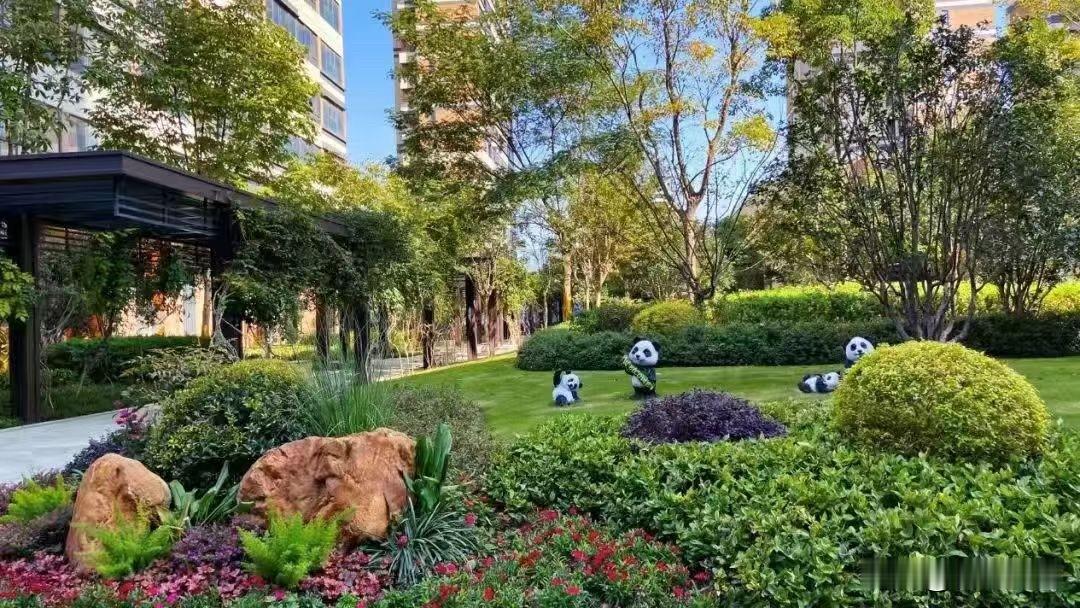 经开南艳湖，精装修现房，96平138万还送个车位，学校家门口，这价格还要什么自行