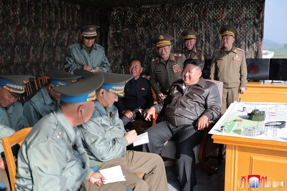 金正恩视察空军并指导训练。 ​​​