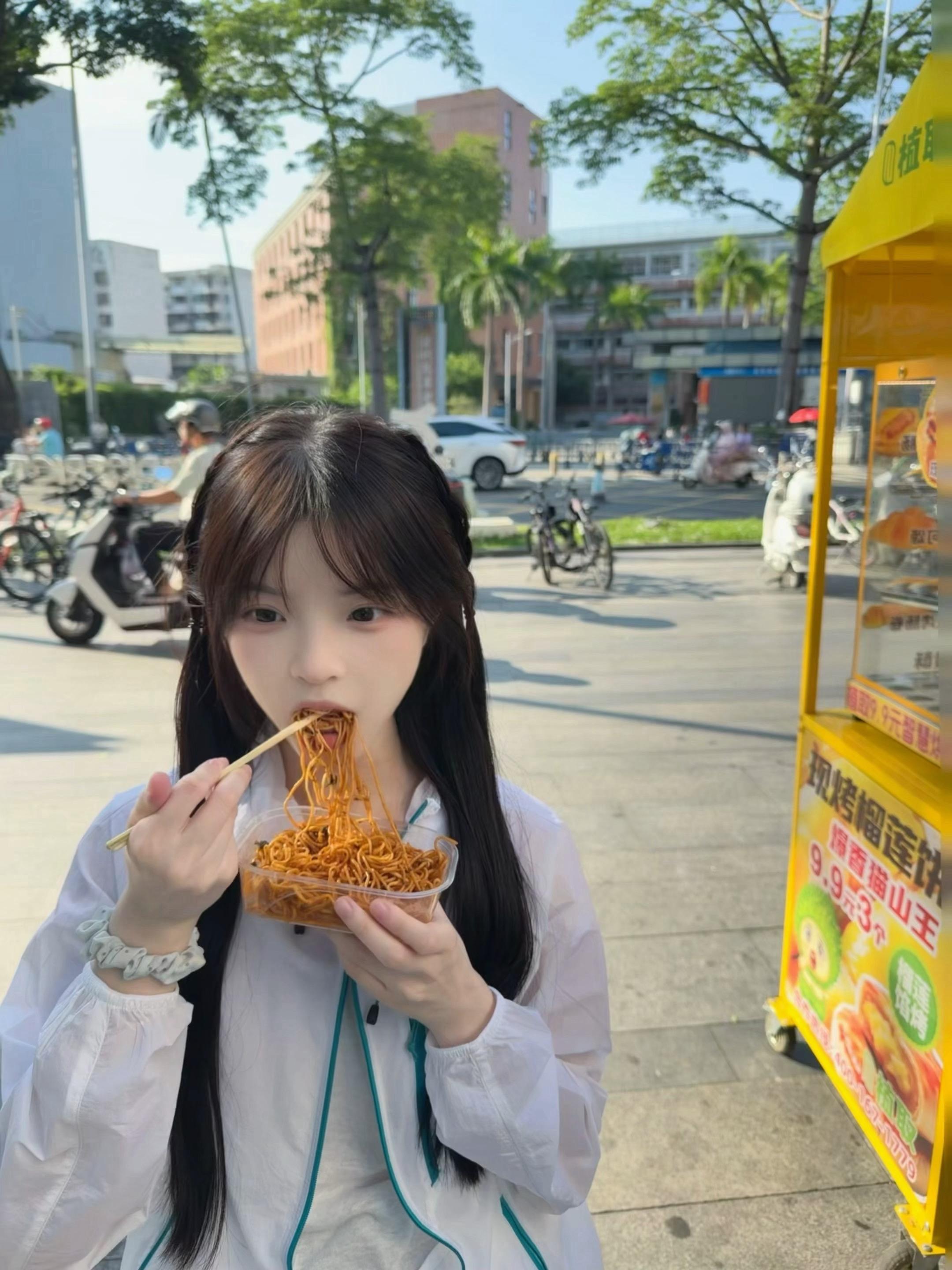 学校门口的火鸡面