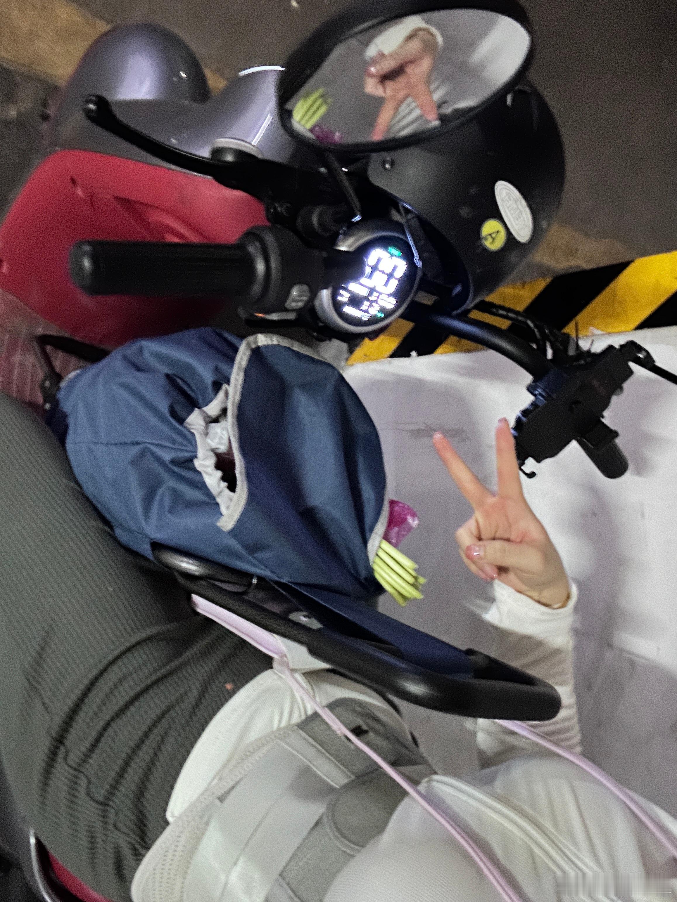找着了。[抓狂]刚才没找到掉眼泪了。气死我了，当时想有个男人就好了。现在找到了。