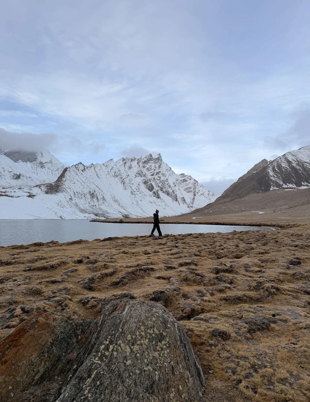 在西藏就是很寻常
早起去宗措湖，既没有日照金山也没有雪山蓝天，但还是很美很治愈，