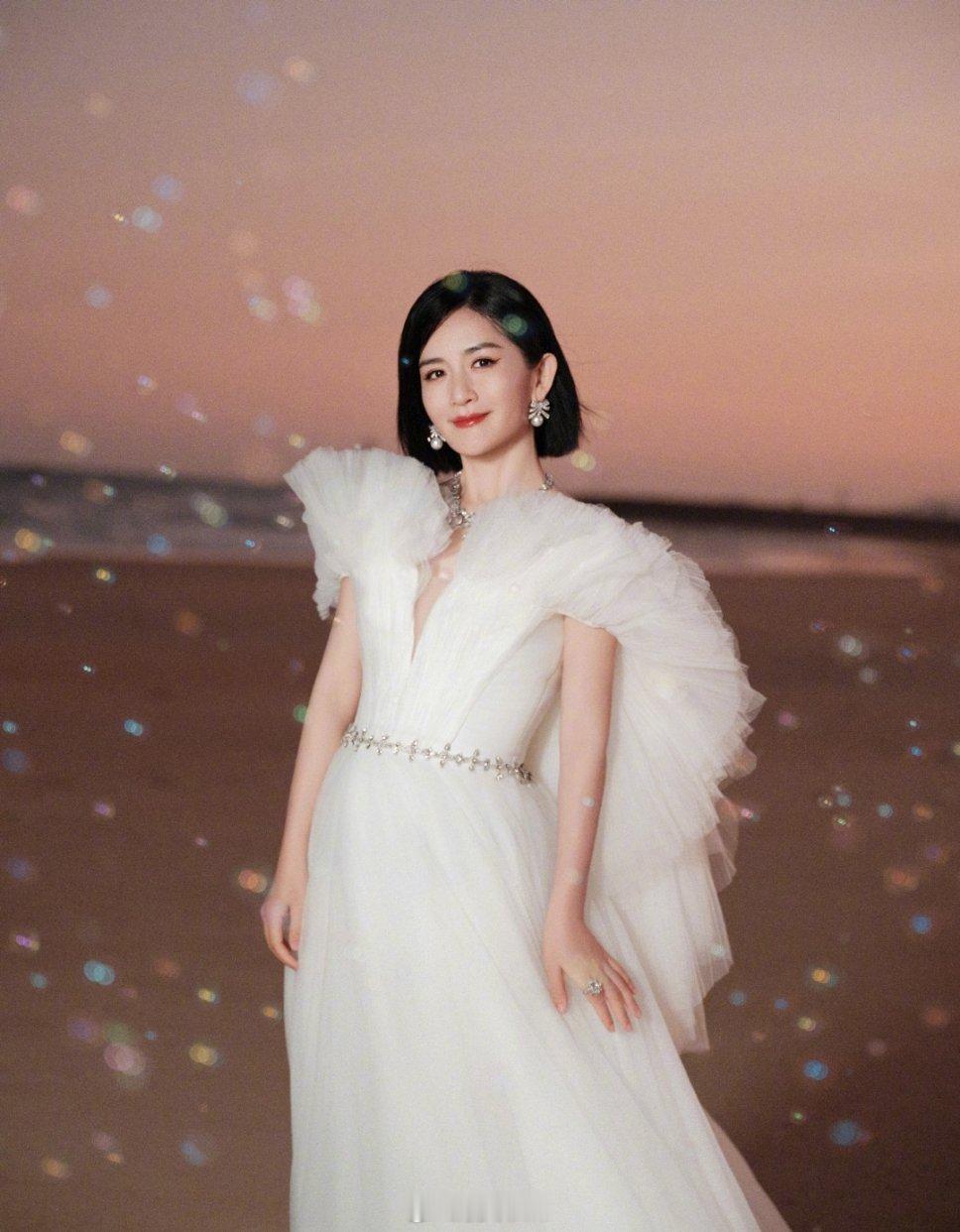 祝亲爱的娜姐生日快乐呀！谢谢你带来的温暖💗💗   乘风2025 ​​​