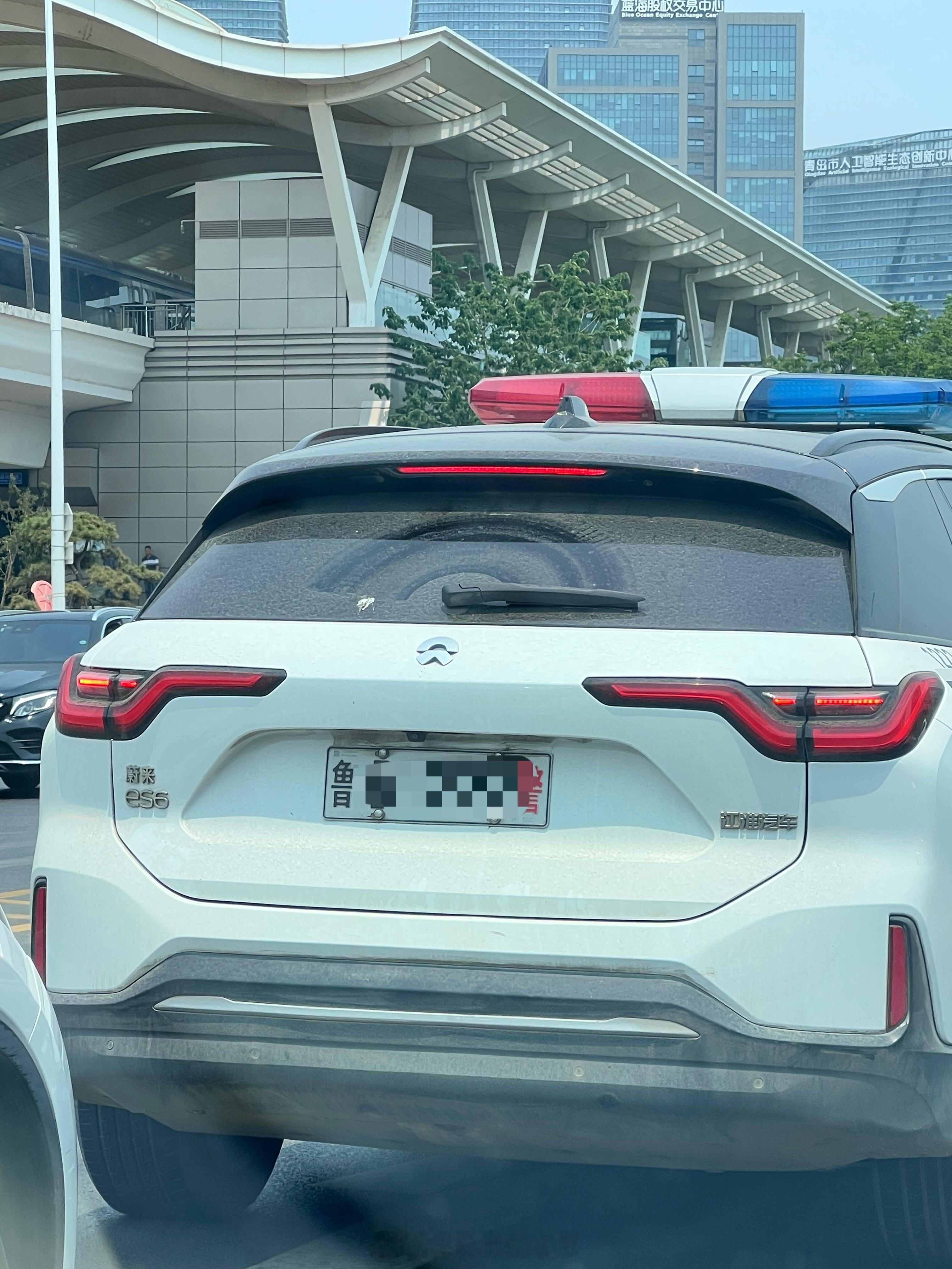 吼！！！竟然是蔚来的警车🚓蔚来es6汽场全开 ​​​