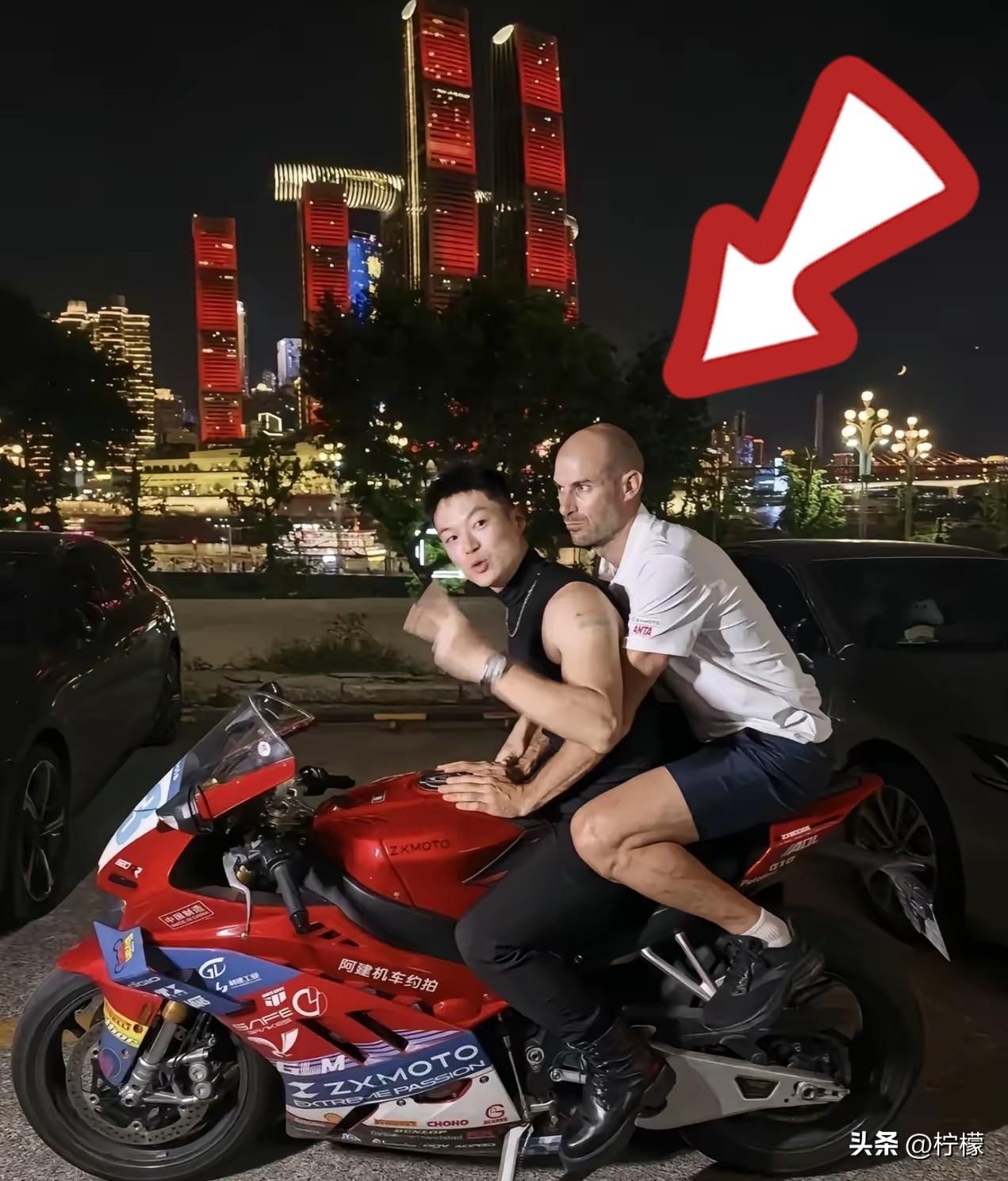 何为关公面前耍大刀？看完德比斯重庆之行，很多车迷心里都有答案
 
什么叫关公面前