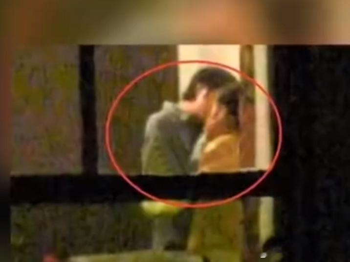 #董洁气质#如果你看过他和董洁接吻的图你也会觉得气质这么好的她，眼光却如此的差。