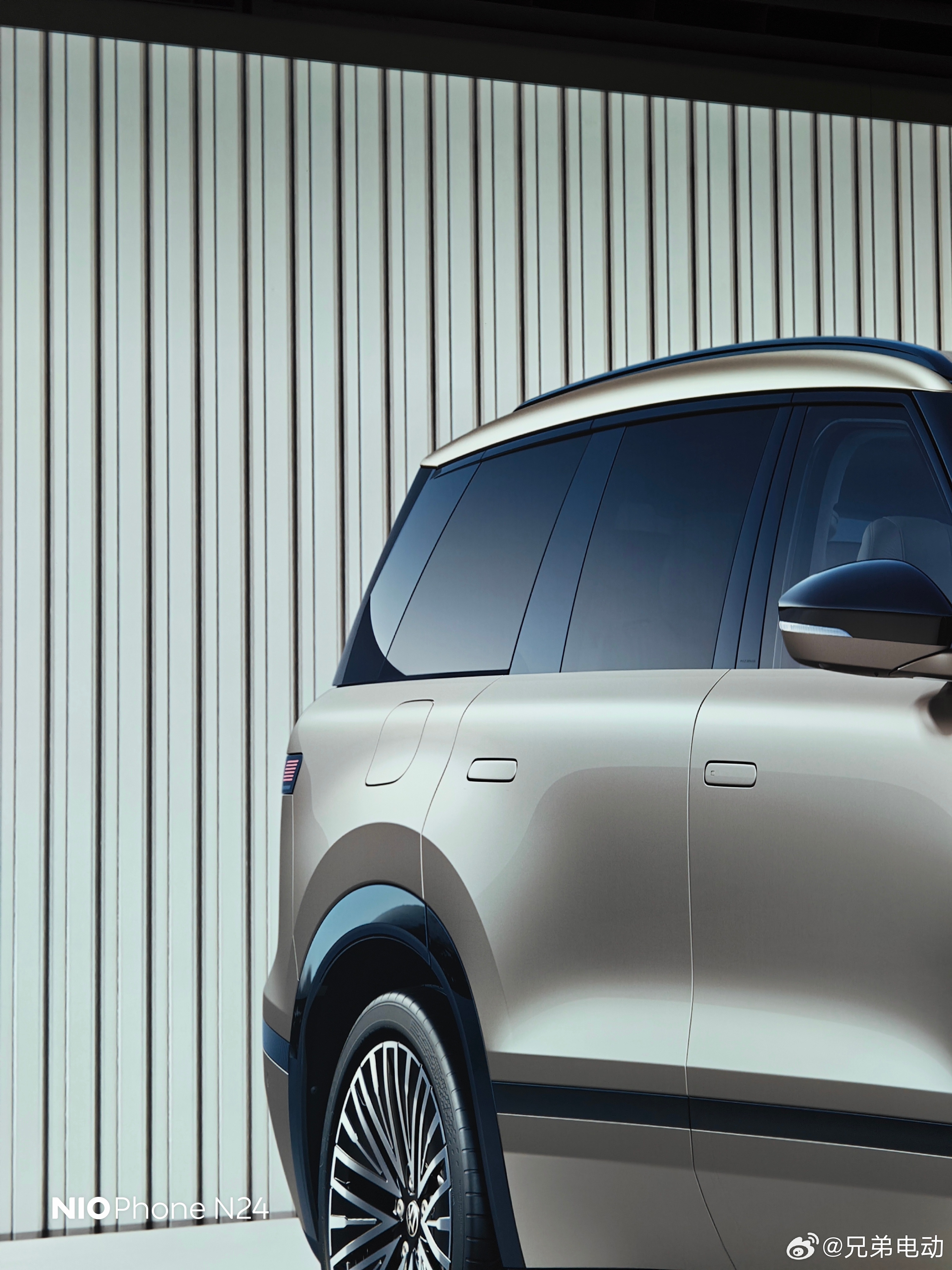 上汽大众9X这车已经在虹桥机场开始打广告了，通过图2感觉这车可能具有可调隐私玻璃