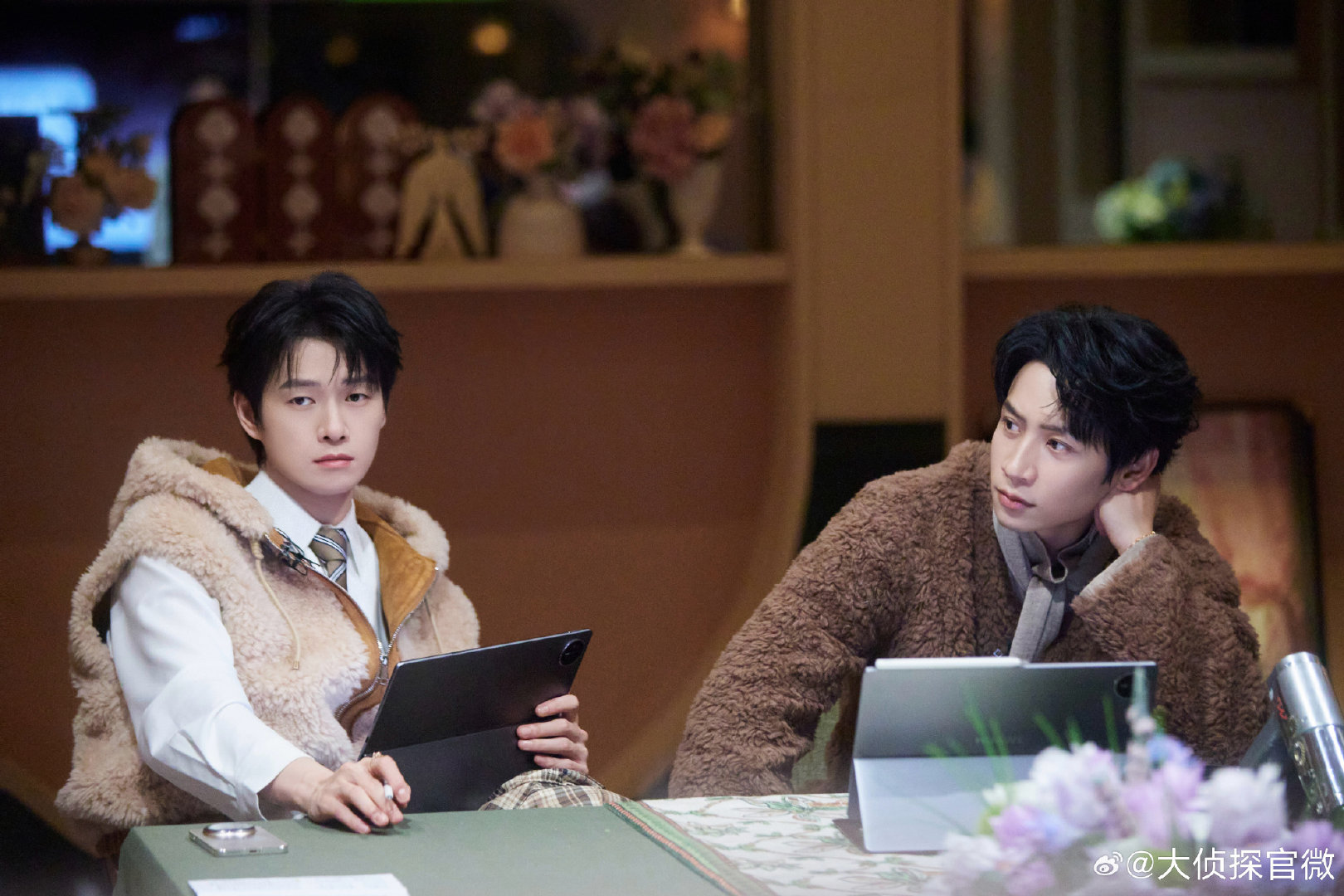 大侦探爆改恋综魏大勋魏晨双侦探 啊啊啊啊啊啊大侦探爆改恋综，这双人海报太养眼了一