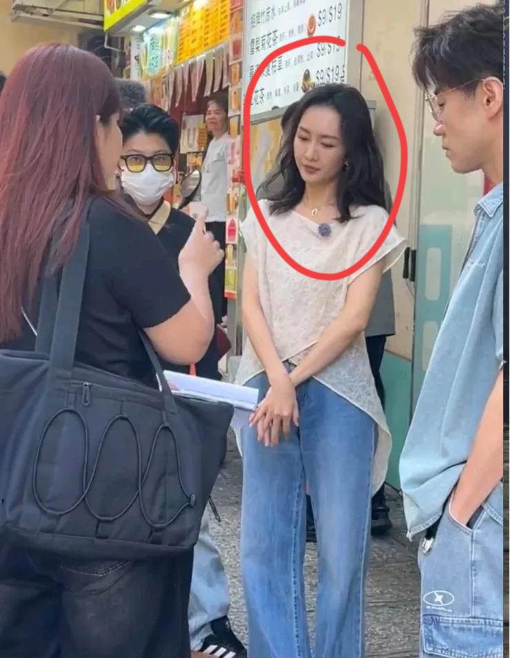 这是哪位明星啊，好漂亮又非常有气质