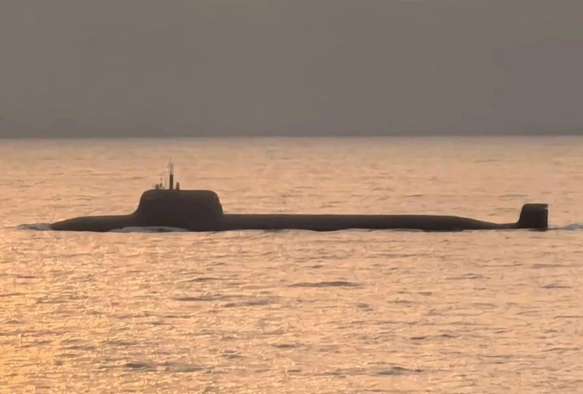 093B型核潜艇看上去很漂亮啊——093B 型是我国第二代攻击型核潜艇 093 