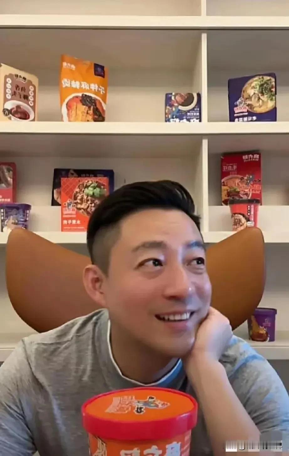 汪小菲的前任现任，完美诠释了娶明星老婆和素人老婆的三点最大不同之处：

1、汪小