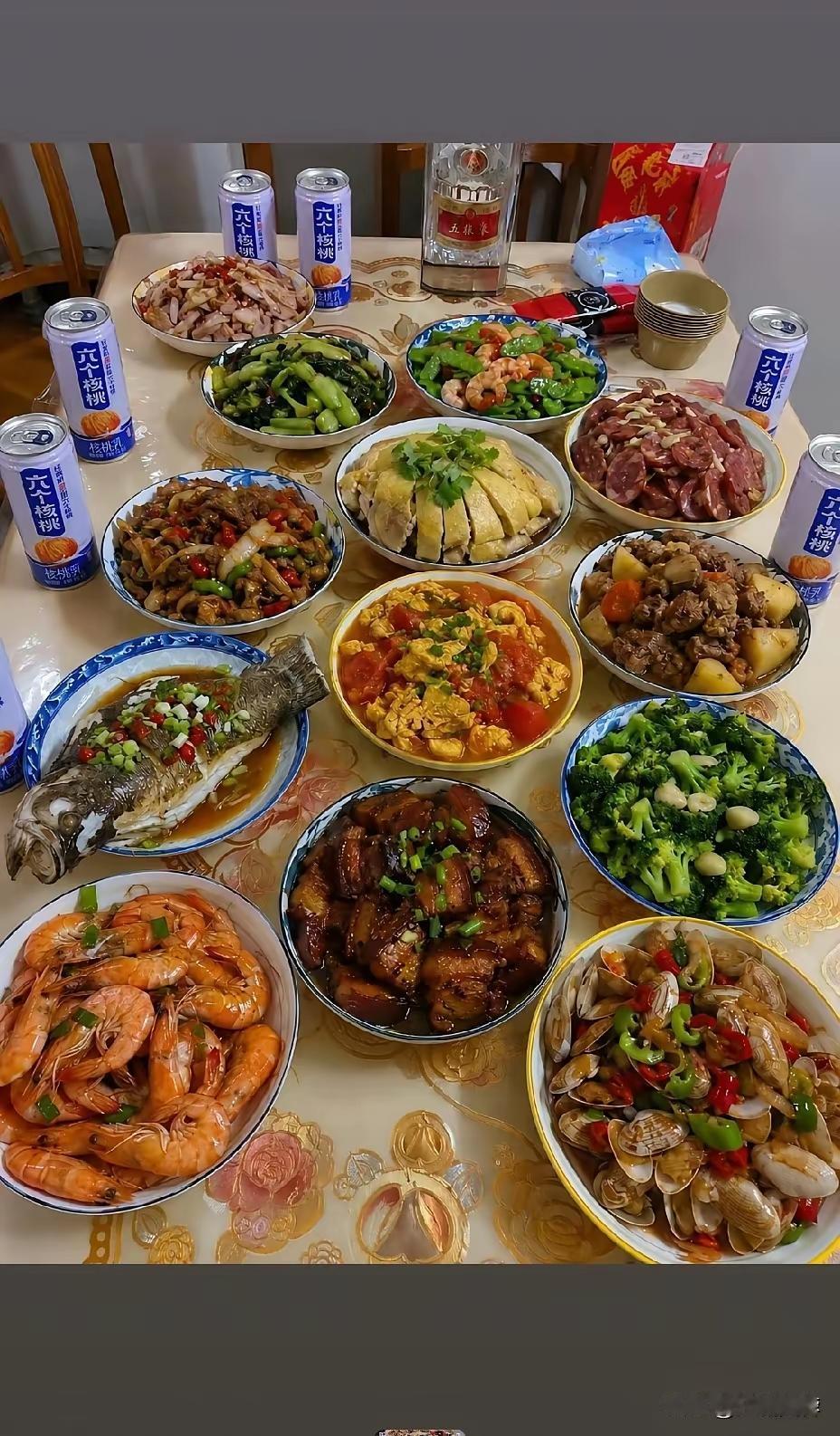 只凭着白切鸡就猜是广东菜，不对吧，你猜是哪个地方的菜？