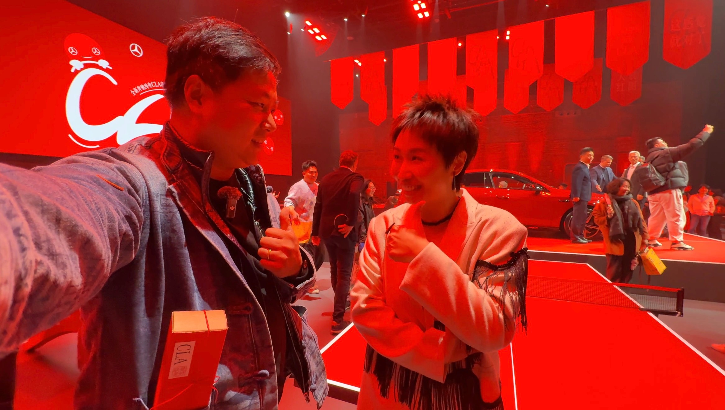 这两天拍视频，老偶遇有趣的人[嘻嘻]猜都是谁[嘻嘻] ​​​