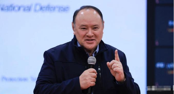 突然想谈了，菲律宾防长喊话中国，之前的硬气怎么没了？菲律宾主动喊话中国。

当地
