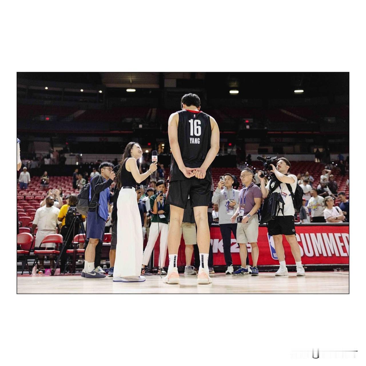 杨翰森在NBA夏季联赛首秀的精彩表现，引起了众多美媒的关注和赞扬，也收获了不少球