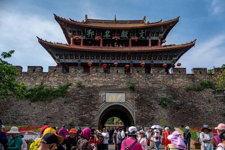 在这个信息爆炸的时代，旅游似乎变成了“看风景、发朋友圈、炫耀身份”的一场秀，但真