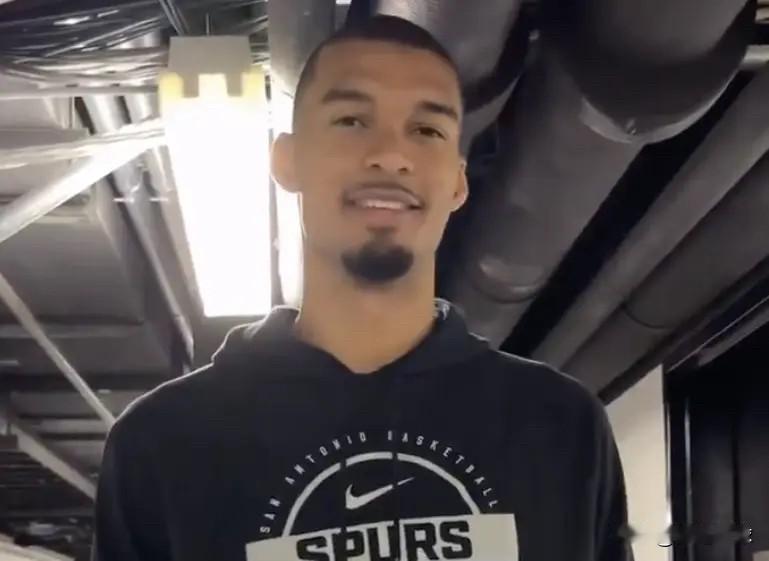 勇士被钉在历史耻辱柱上了！文班亚马近日在采访中分享他最喜欢的NBA总决赛回忆，他