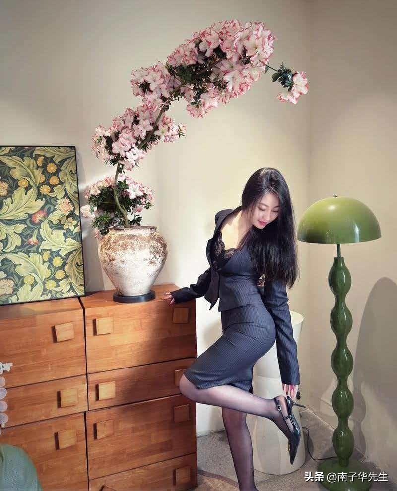 昨天参加完发小的第四次婚宴。
在车上，我跟他开玩笑：
你难道火眼金睛吗？怎么就知