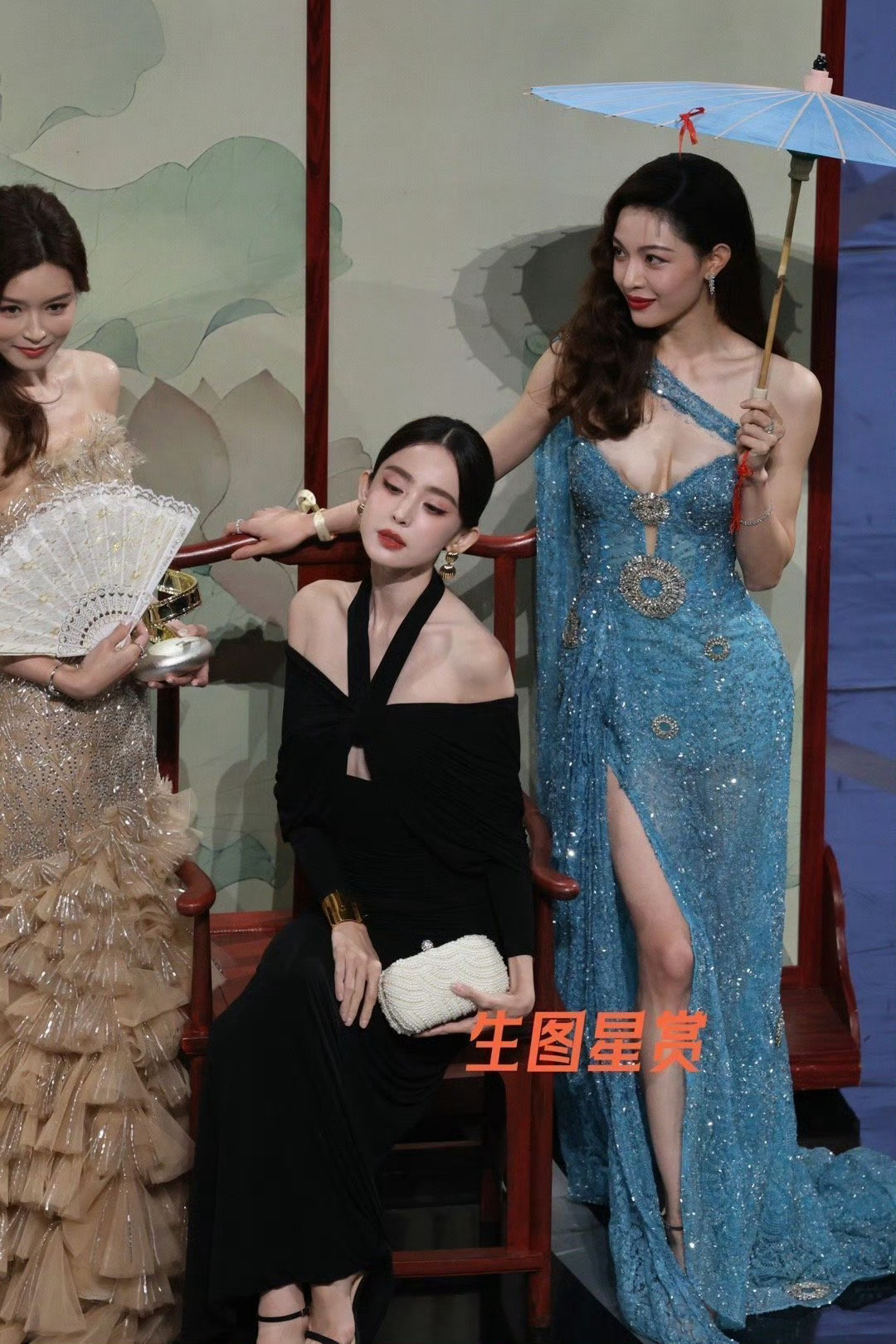 钟楚曦·娜扎·文咏珊.三美同框·一点不输[捂嘴哭]对钟楚曦的审判该停止了 ​​​