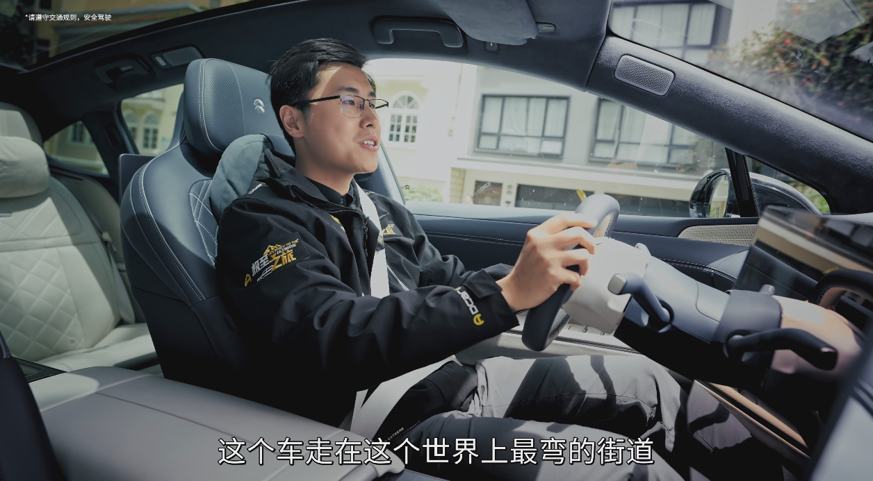 加州一号公路怎么开最解压带后轮转向的车走九曲花街多丝滑驶过一号公路海岸晚风，再闯