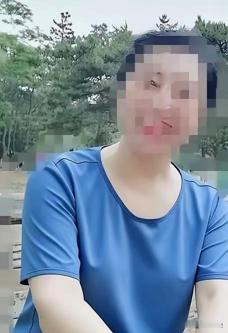 儿子偷偷教儿媳对我恶语相向，只为逼我回老家，听完对话我彻底心寒
 
出门买菜时，