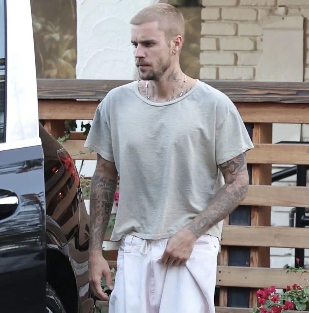说真的，Justin Bieber这个男人是逆生长吗？？昨天在West Holl