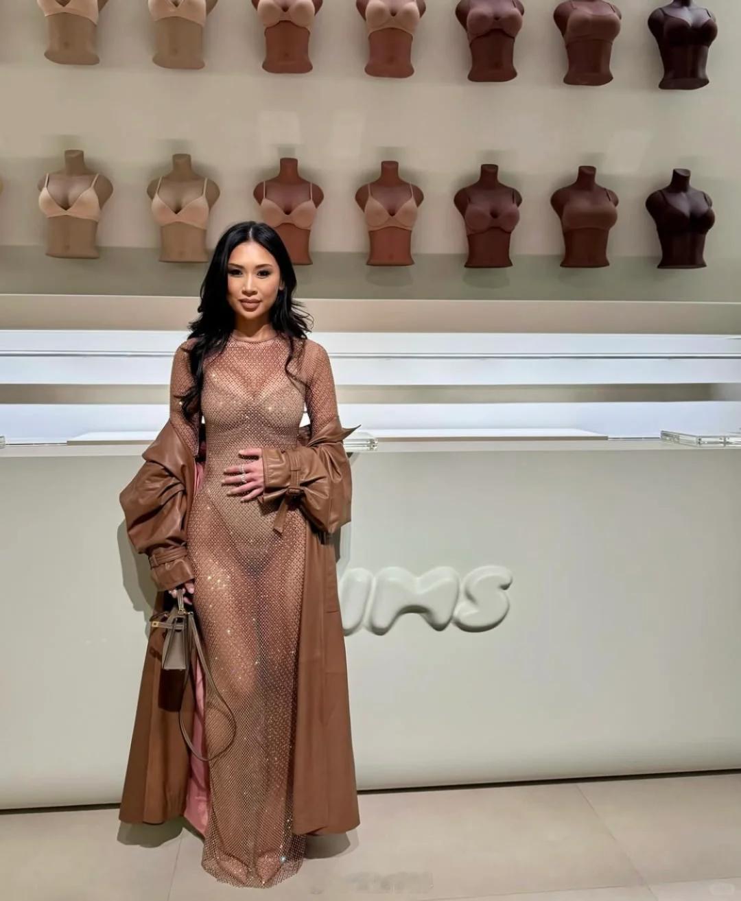 卡戴珊助理也很卡戴珊风格 