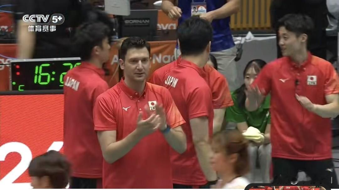 亚运会女排半决赛日本女排3-0横扫韩国晋级决赛。
    亚运会女排半决赛，日本