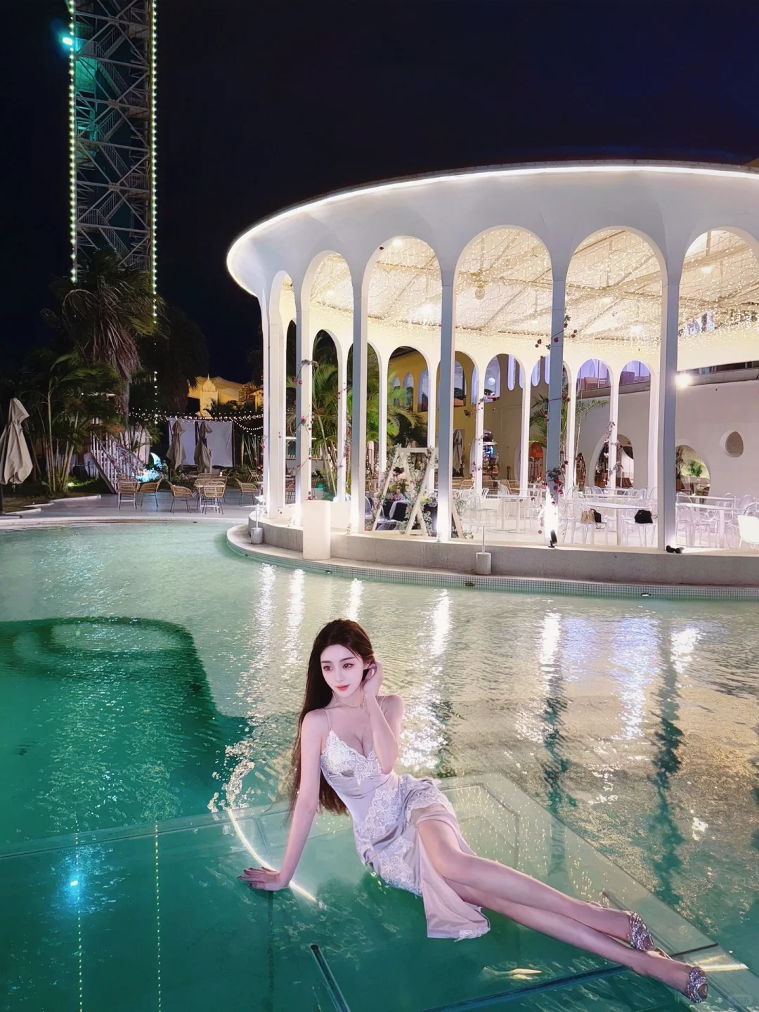 来赵露思生日餐厅啦～泳池拍照万能pose必看