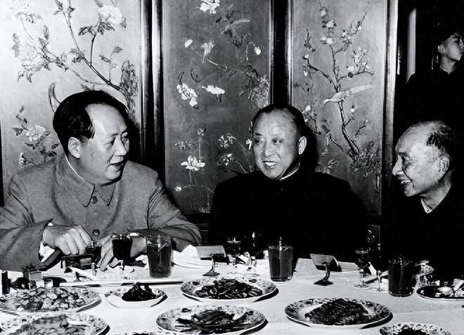 1955年卫立煌回到祖国，6位开国元帅接连设宴招待，他为何能如此受到尊重与重视？