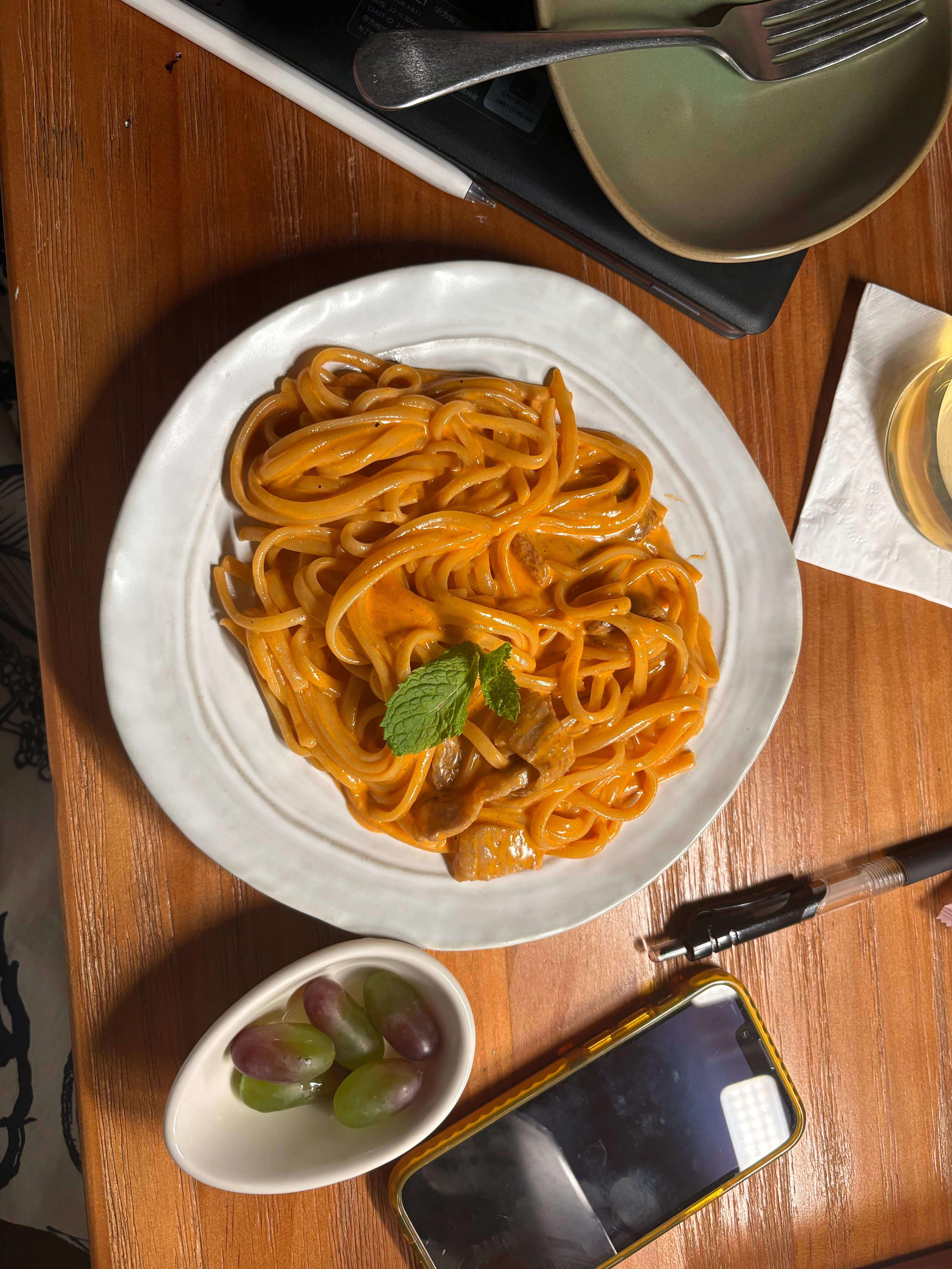 没食欲到以为新冠中招了，还是店里的意面挽救了我。巨好吃！ 