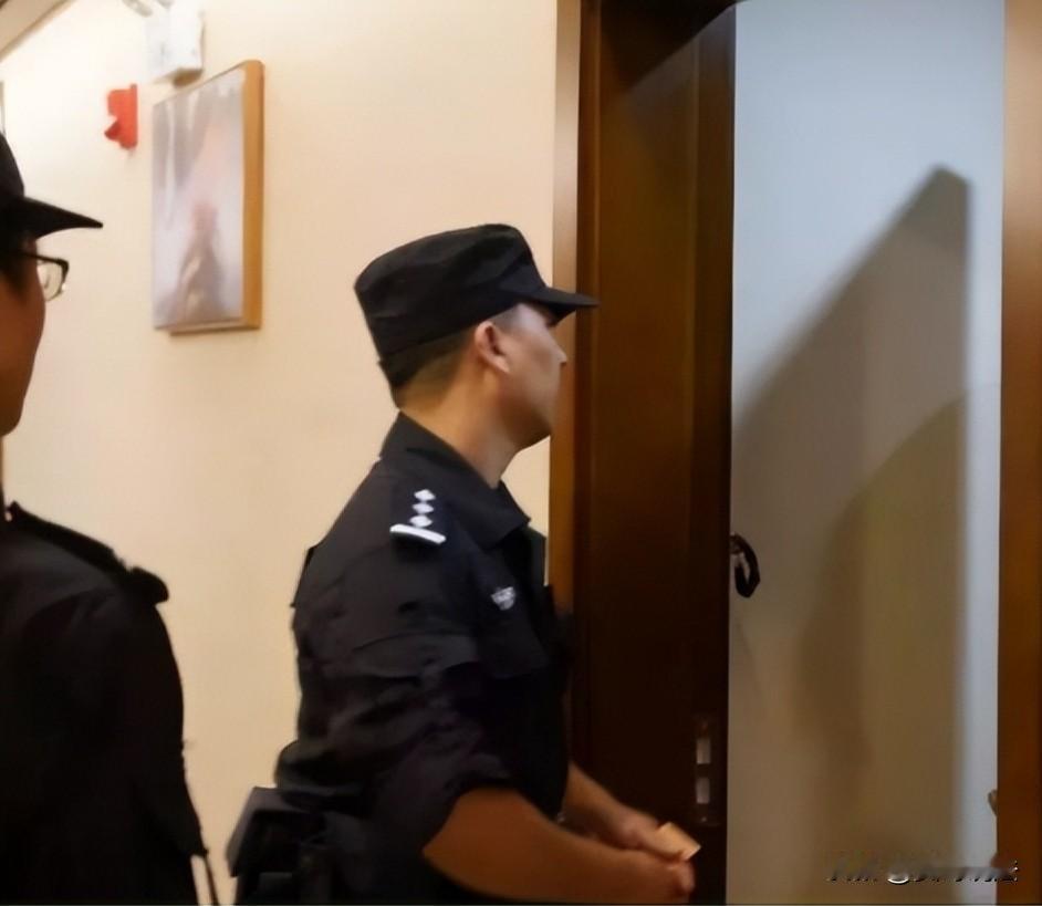 山西，一男子租房为失足女提供做“皮肉”生意的场地。然而，在一场交易中，某失足女突