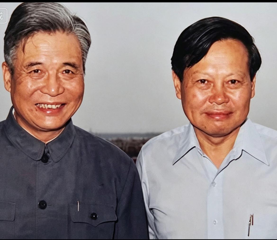 1986年，邓稼先和杨振宁最后一张合影，一个月后，邓稼先与世长辞了