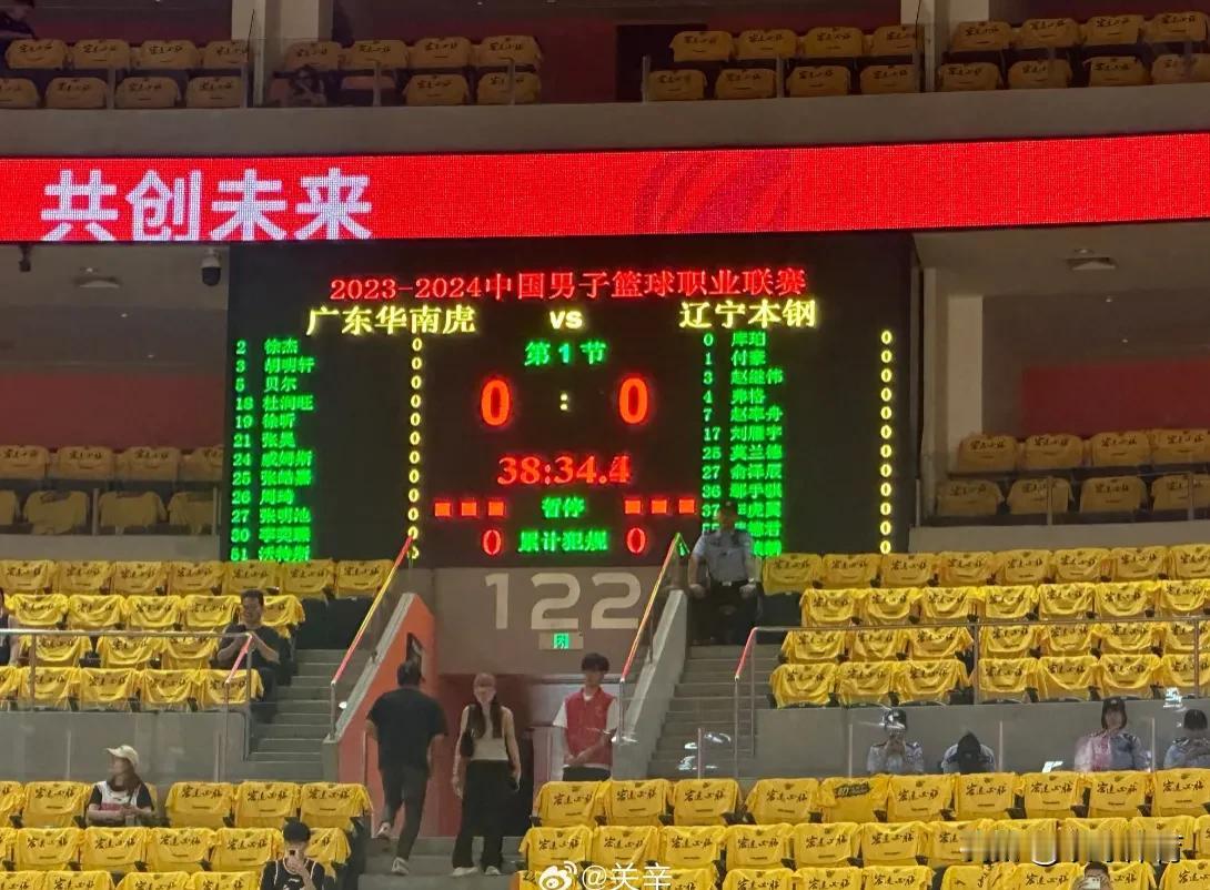 辽宁男篮与广东男篮的第四战将于5月8日晚在广东主场进行，赛前广东记者关辛晒出双方