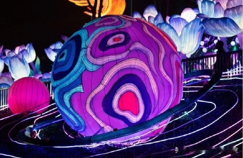 农历新年元宵节亮灯庆祝！
1 月 24 日 (路透社)- 在中国西南部的四川省，