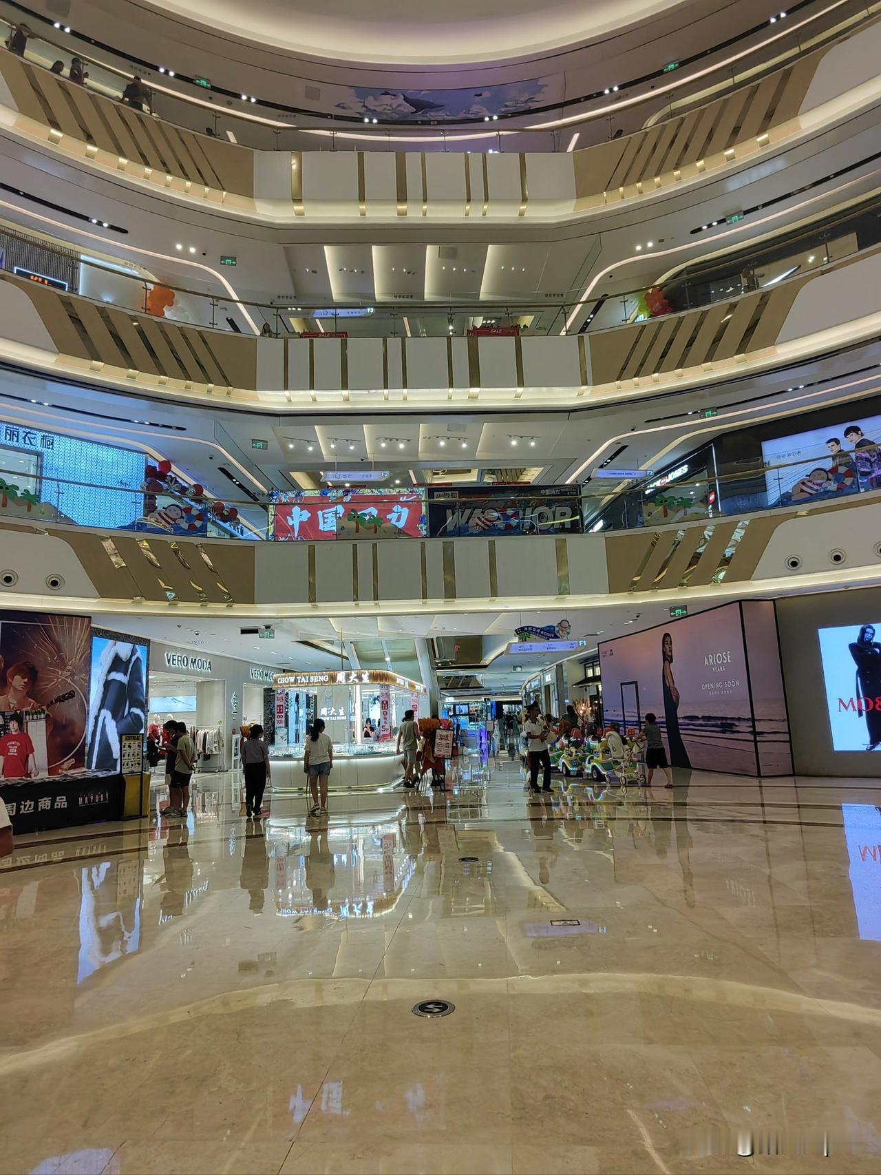 昨天逛商场，进了两家买衣服的店，体验非常差，就这还叫什么一对一服务。

每次走进