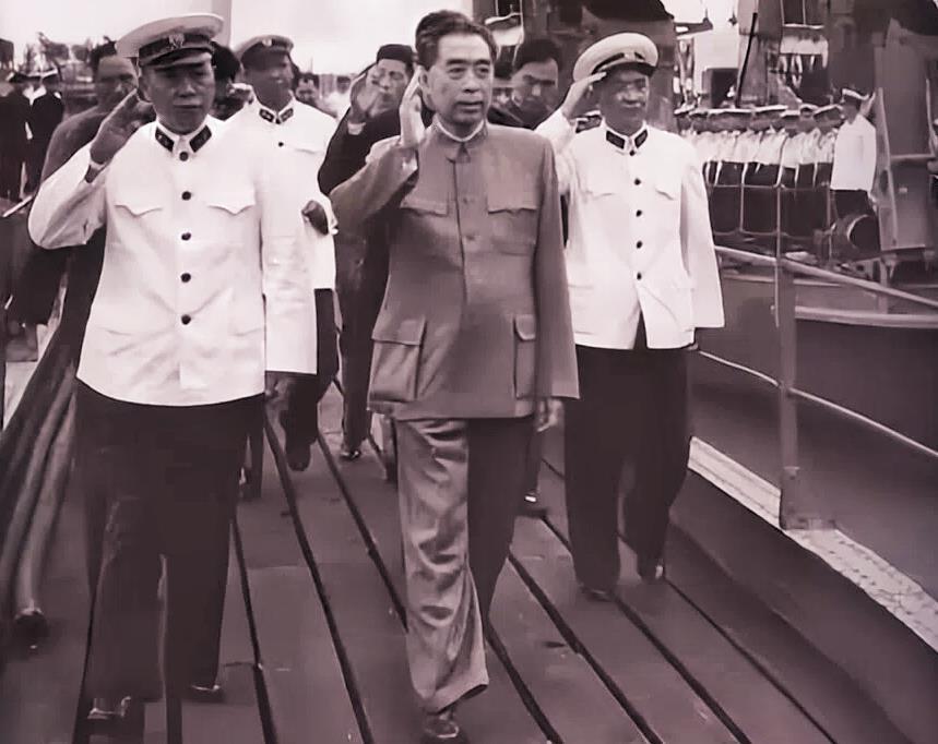 周总理一席话，为我们打开了反腐的一扇窗！
“要经常反省，与同志们交换意见，经常‘