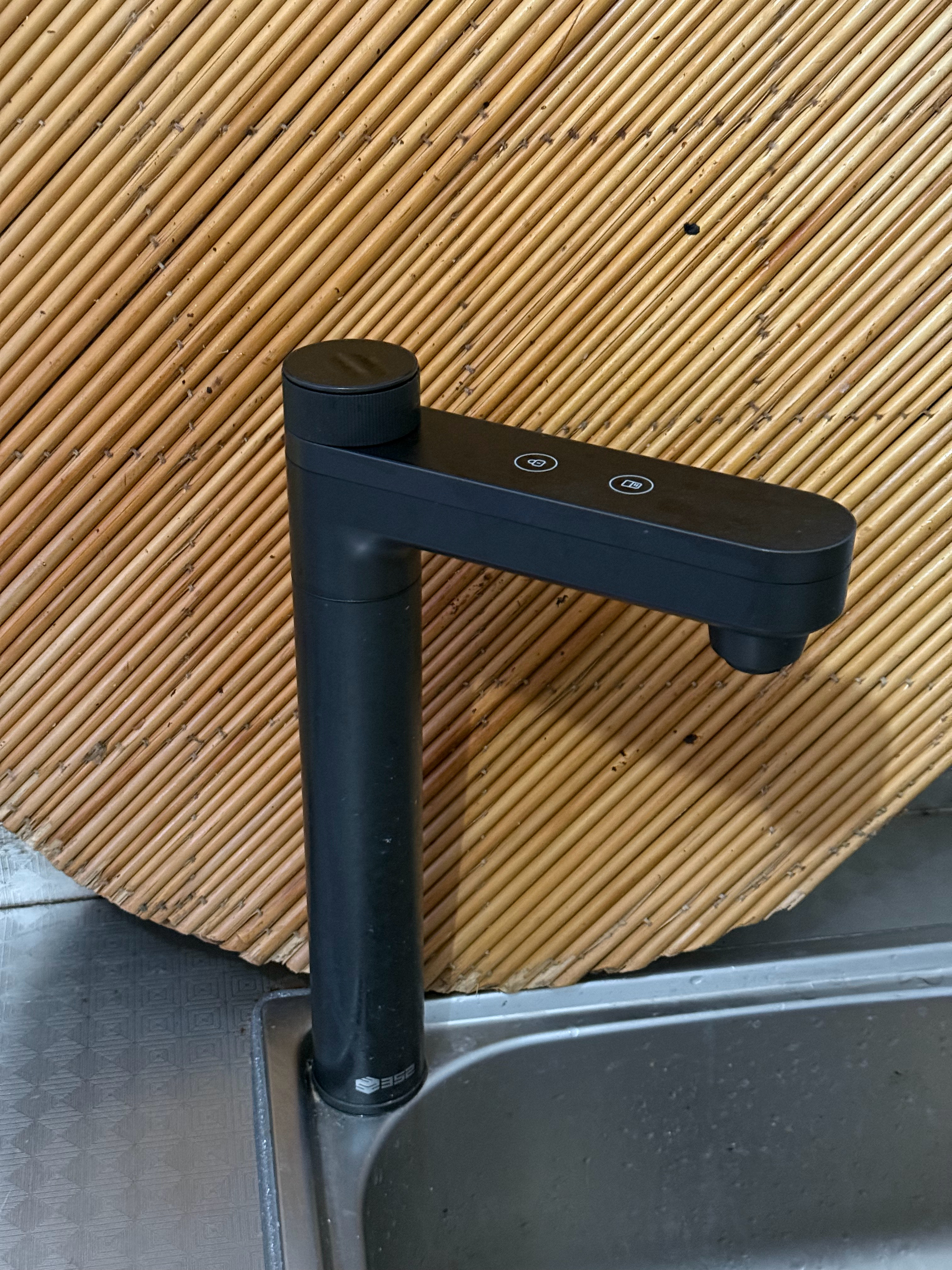 给丈母娘家装了个 352 净水器，最新款的 B425H，得到了老丈人和丈母娘的一