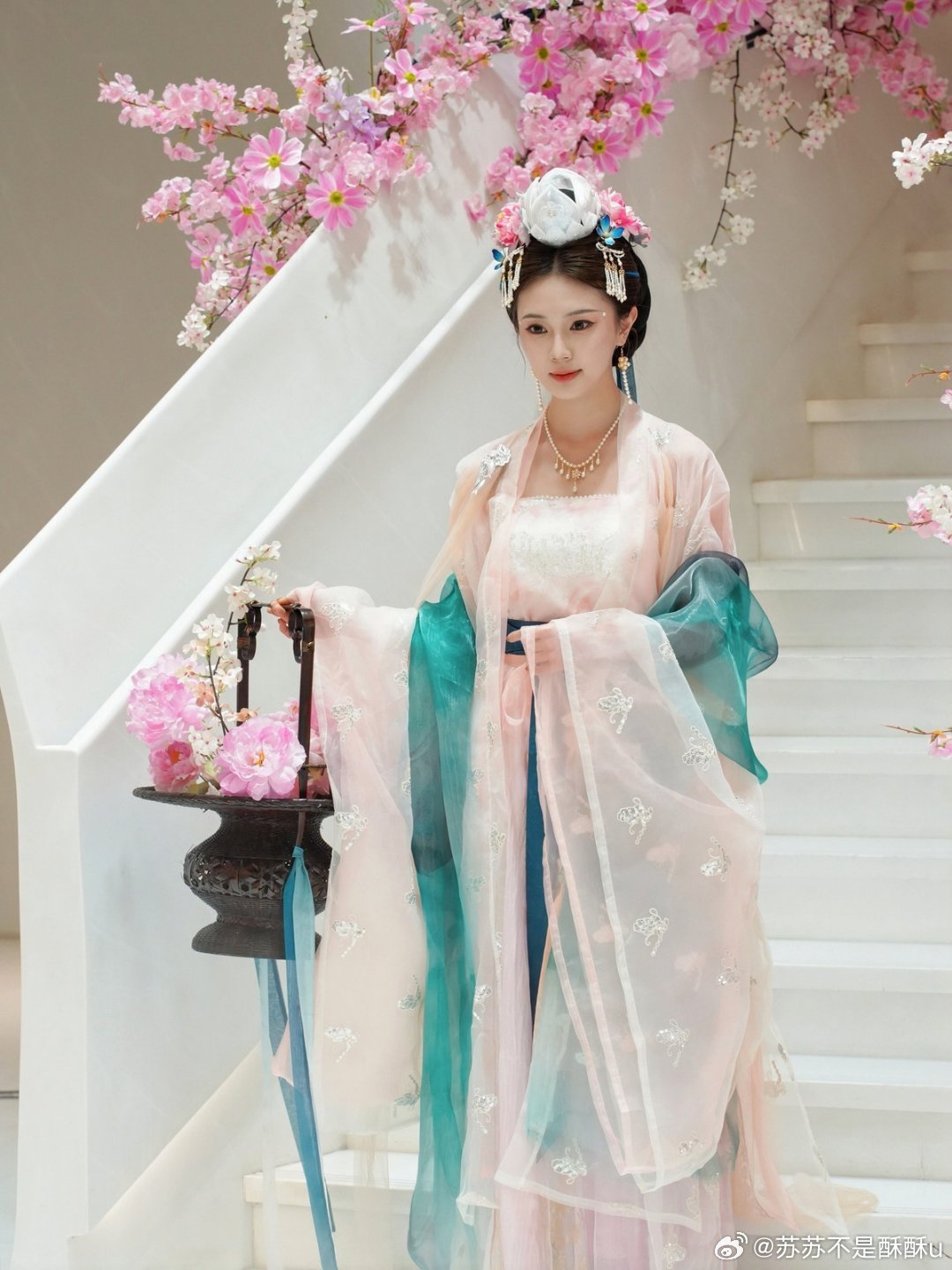 杭州西湖迎来第十一景 从南宋花朝玩赏到张岱笔下香市，千年花朝重回西湖。巡游入画，