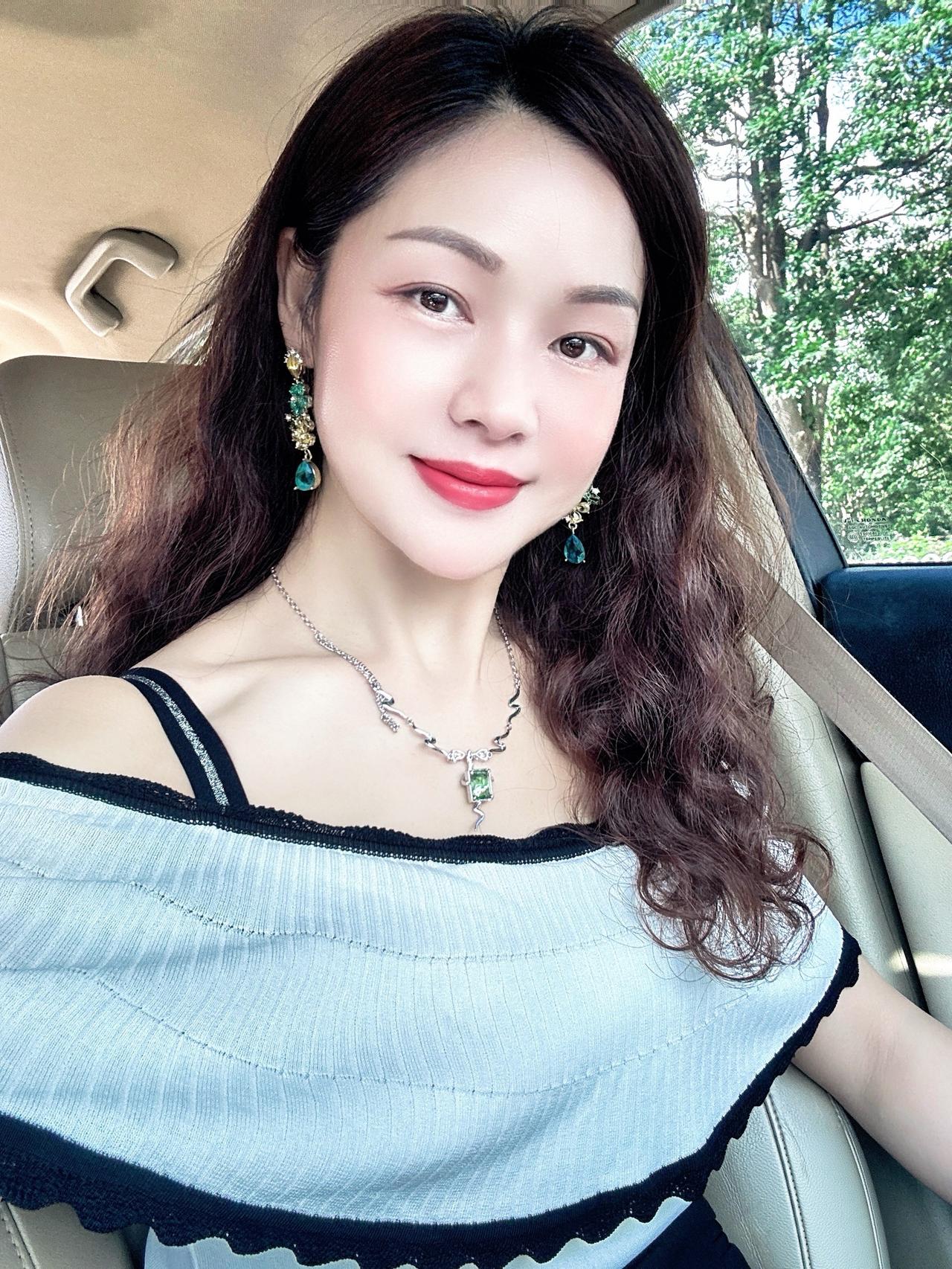 早安，愿你在新的一天里，遇见更好的自己！做精致女人 穿搭日记