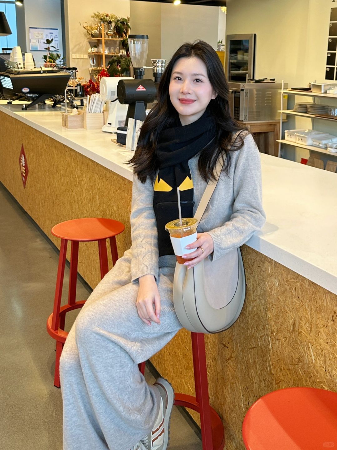 松弛感穿搭～毛衣毛裤运动鞋的快乐谁懂😃