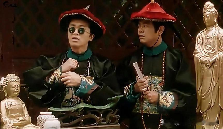 鹿鼎记中多隆被韦小宝砍了一刀，为何多隆不怀疑韦小宝有问题向上面揭发他？

因为韦