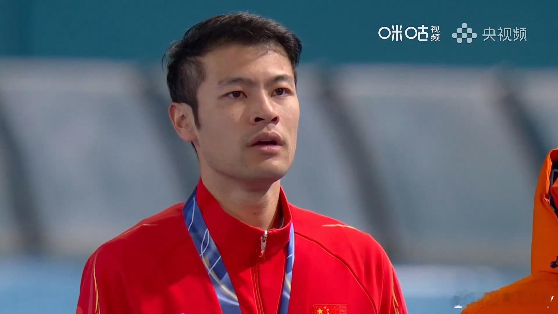 冬奥会时尚图鉴冬奥观赛团 米兰冬奥会速度滑冰男子1500米决赛，宁忠岩滑出1分4