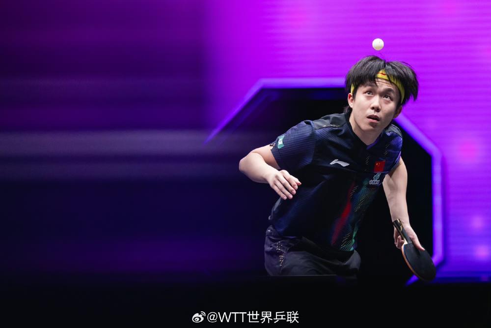 那个曾经在赛后慢条斯理捡水瓶、给保洁竖大拇指的“王慢慢”，在重庆消失了。
3比