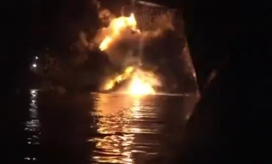 【你来我往】
当地时间3月14日，就在美军猛烈空袭哈尔克岛后的数小时内，据伊朗P