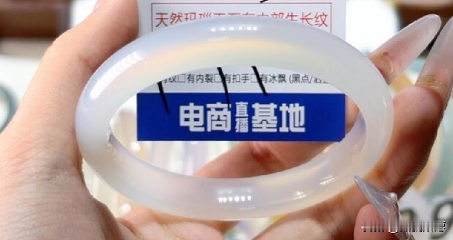 减肥期间,你会每天称体重吗?每天称体重不会太焦虑吗？不过前期应该每天称，毕竟要找