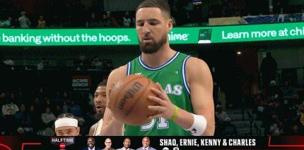 尴尬！克莱如今连罚球都没把握了？
在今天NBA常规赛独行侠对阵湖人的第一节比赛中