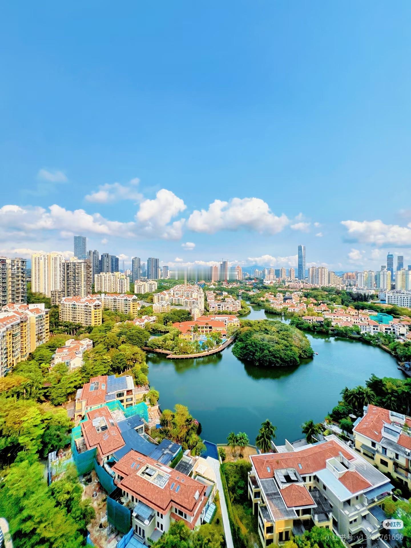 在楼龄普遍较老的华侨城，2015年后建成的次新房屈指可数，学区也并非传统名校。华