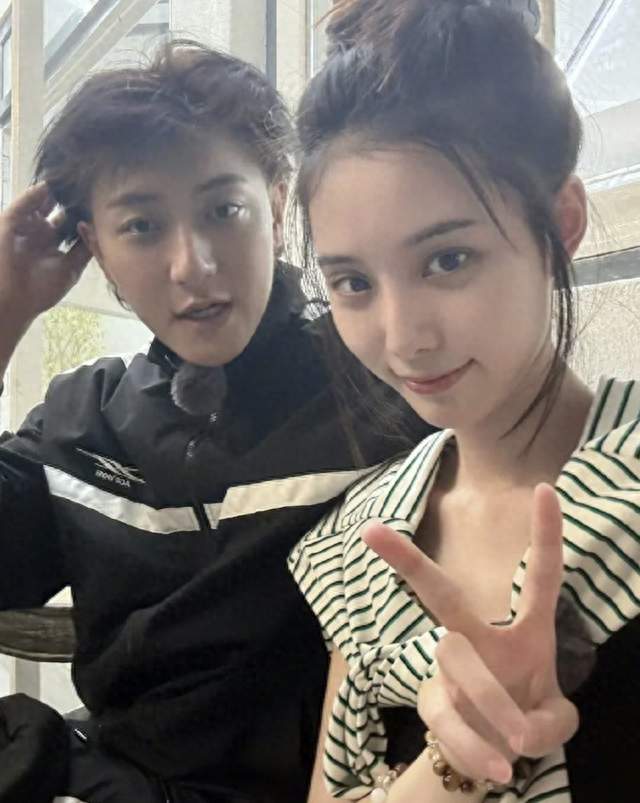 热闹，黄子韬辟谣辟谣，徐艺洋直播哽咽落泪，“家丑不可外扬”